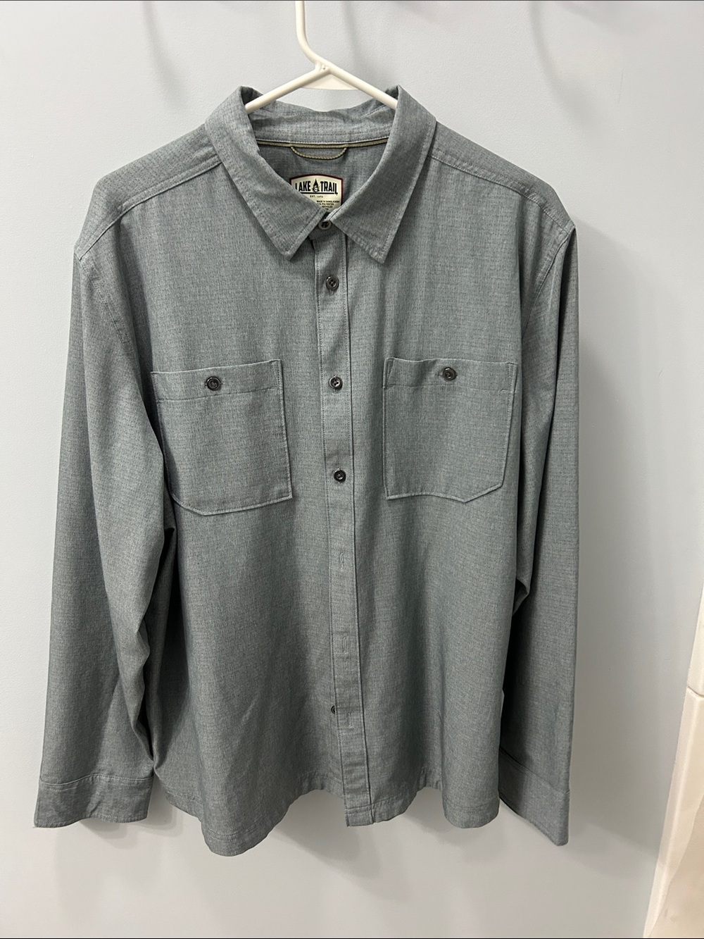 Lake & Trail Men's Gray Long-Sleeve Button-Down Shirt